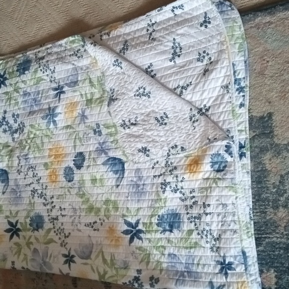 Cynthia Rowley Blue and Yellow Floral Twin Quilt - Picture 4 of 8